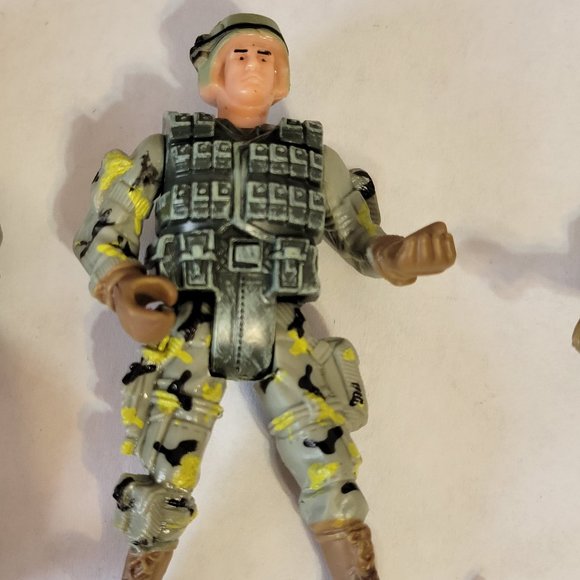 U.S. Army Desert Forces Playset Toy Action Figures Weapons and Vehicles - Picture 6 of 16